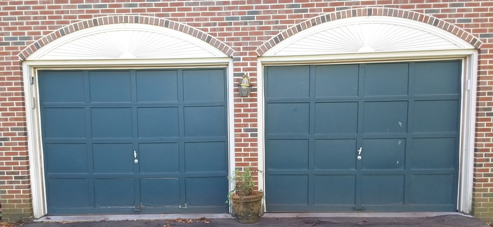 Example of a garage design in Richmond