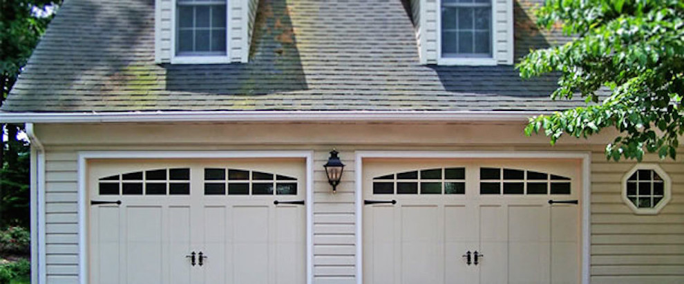 This is an example of a large traditional attached double garage in Dallas.