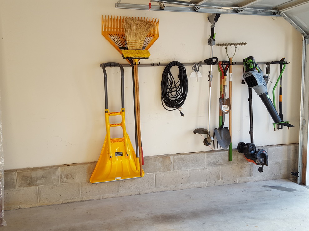 Idéer för en mellanstor klassisk garage och förråd