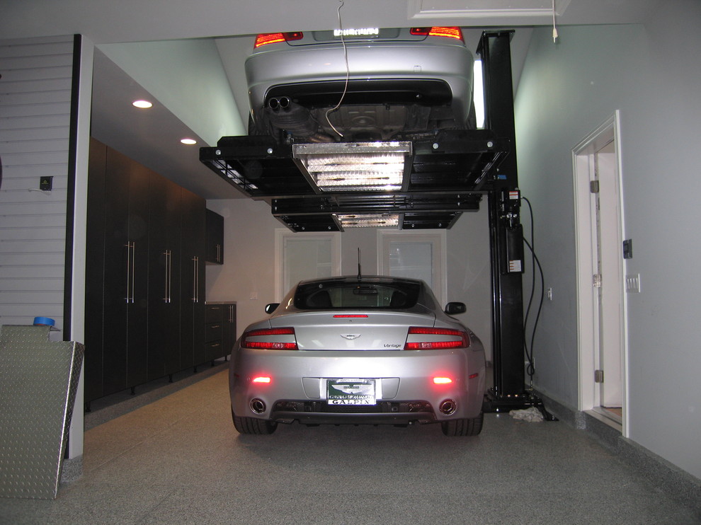 Photo of a modern garage in Los Angeles.