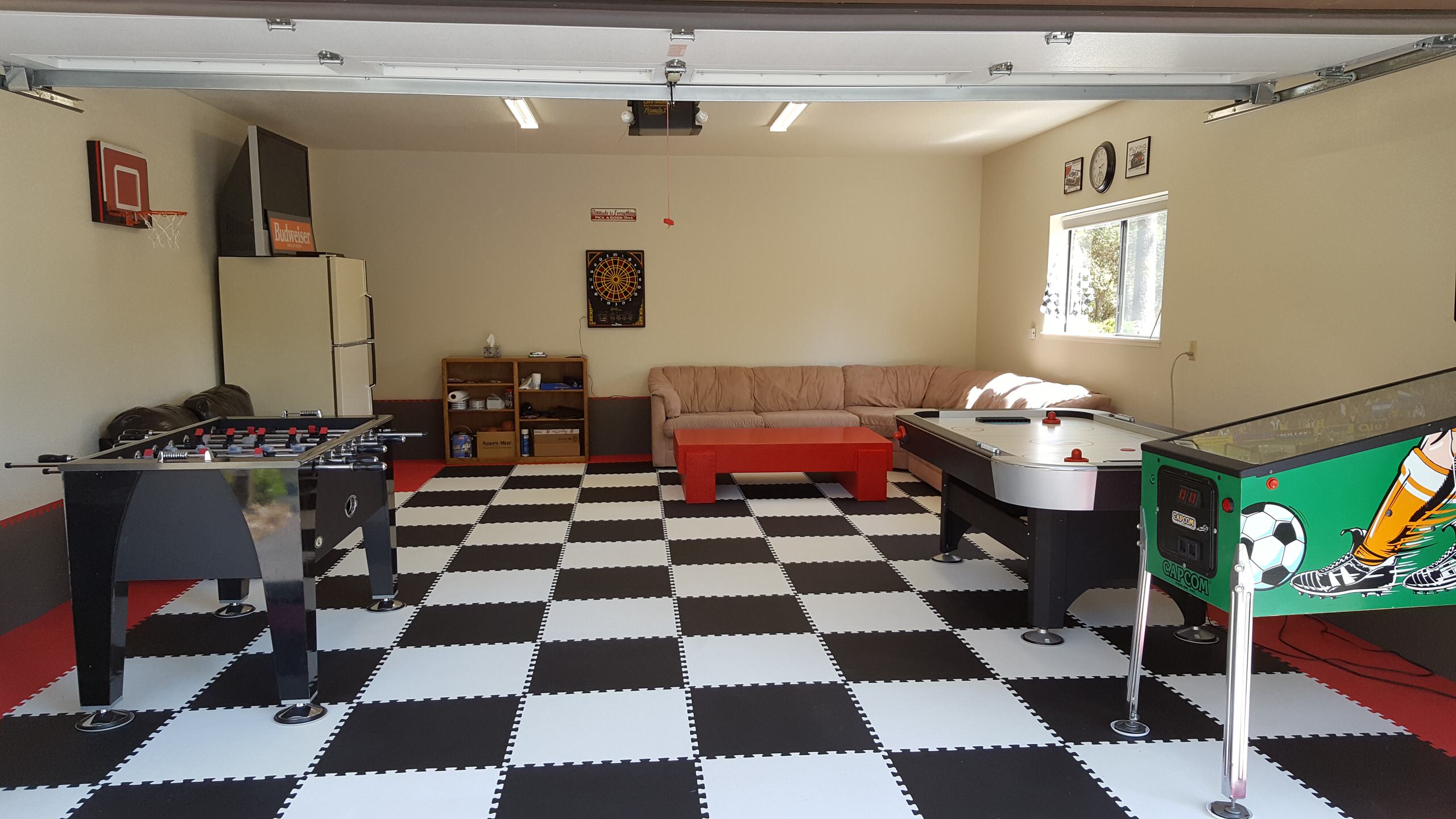 Garage Game Room - Photos & Ideas