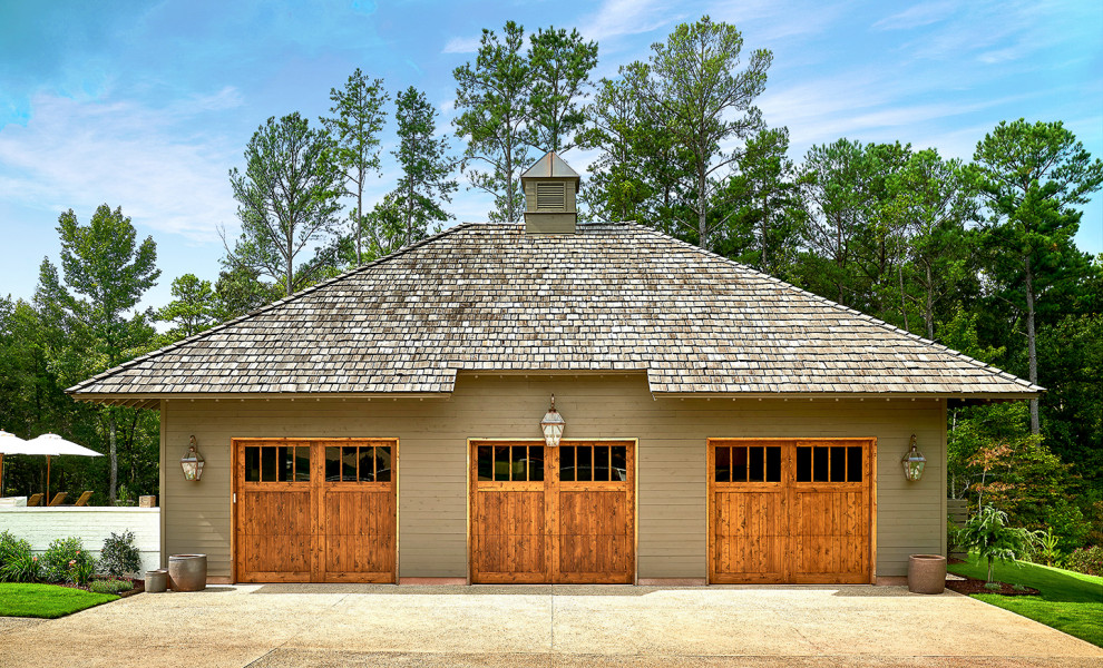 Traditional garage in Charlotte.