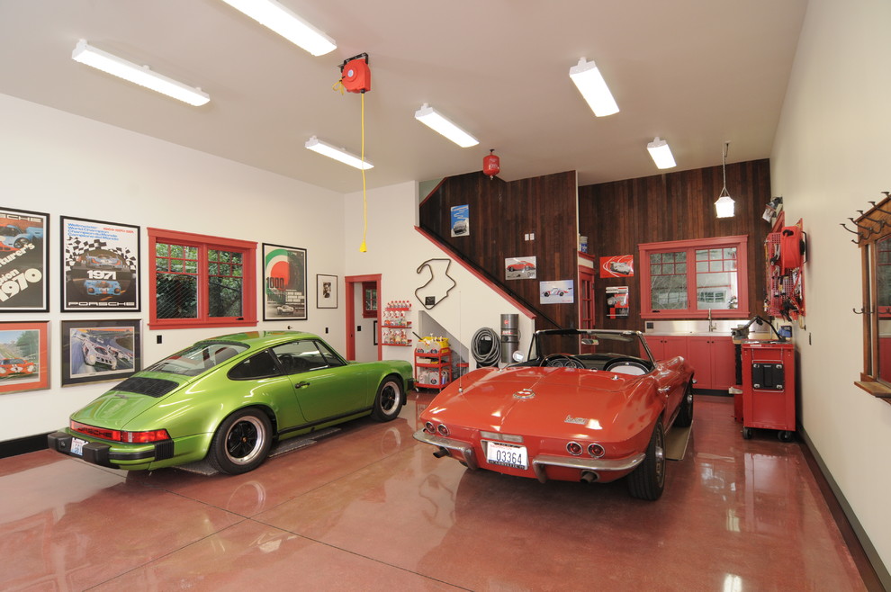 Пример оригинального дизайна: гараж в стиле фьюжн для двух машин