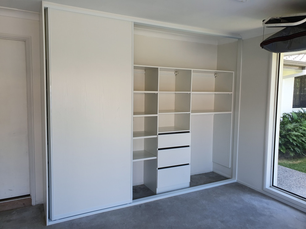 Example of a small minimalist garage design in Gold Coast - Tweed