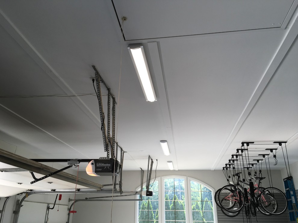 Foto di garage e rimesse connessi moderni di medie dimensioni