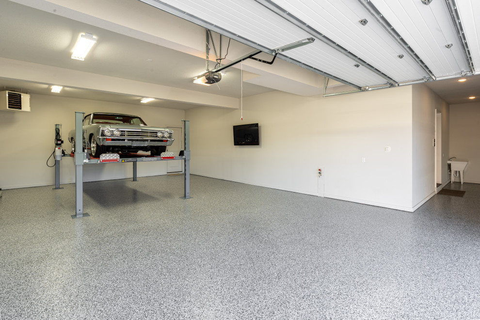 Bild på en lantlig garage och förråd