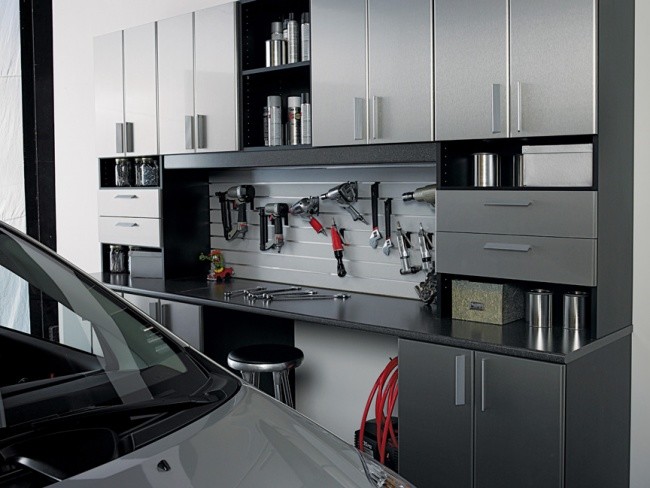 Foto di un garage per due auto connesso minimalista di medie dimensioni con ufficio, studio o laboratorio