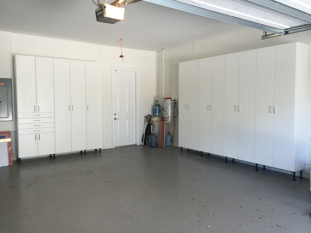 Foto di grandi garage e rimesse connessi industriali con ufficio, studio o laboratorio