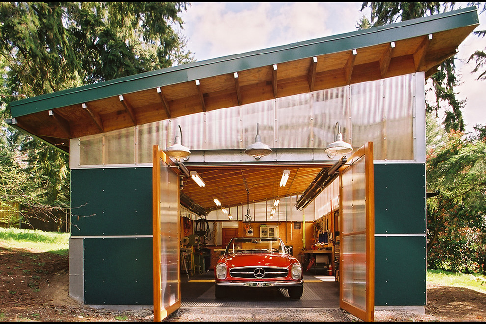 Idée de décoration pour un grand garage pour une voiture séparé minimaliste avec un bureau, studio ou atelier.