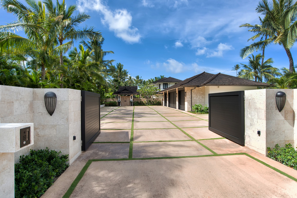 Coastal detached garage in Hawaii with four or more cars.