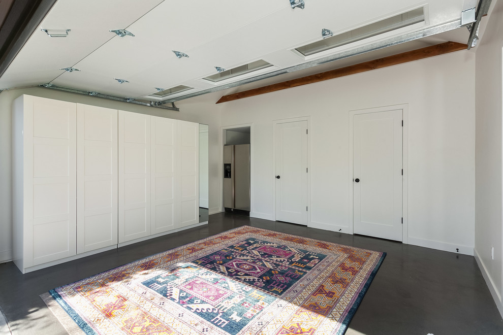 Inspiration for a mid-sized transitional detached two-car garage workshop remodel in Los Angeles
