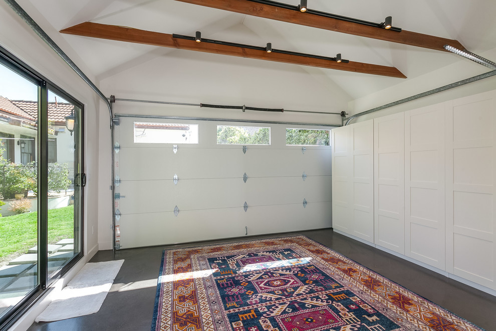 Example of a mid-sized transitional detached two-car garage workshop design in Los Angeles