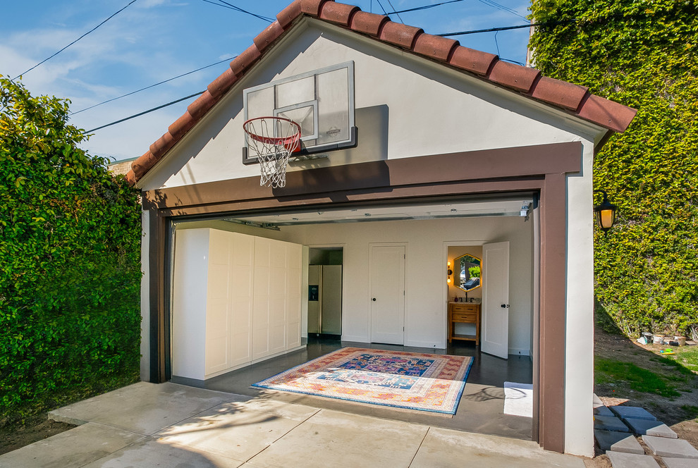 Freistehende, Mittelgroße Klassische Garage als Arbeitsplatz, Studio oder Werkraum in Los Angeles