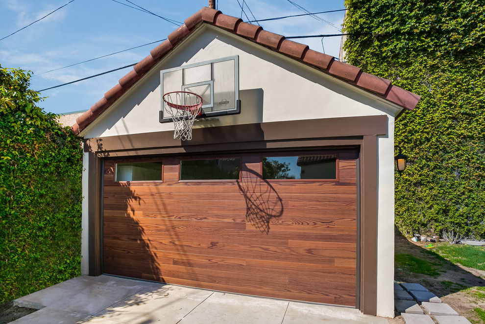Example of a mid-sized transitional detached two-car garage workshop design in Los Angeles