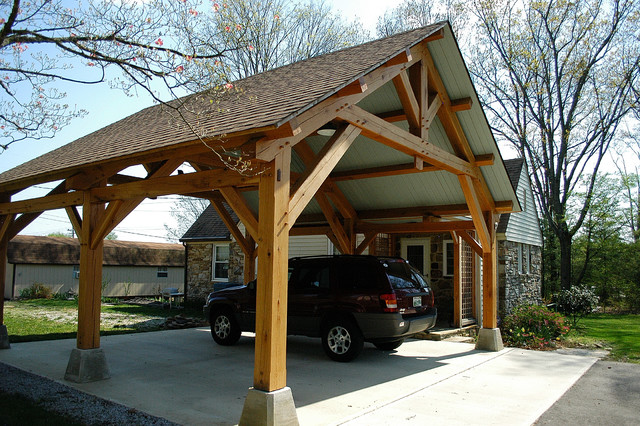Heavy Timber Porte-Cochere in East Tennessee - Estilo Craftsman