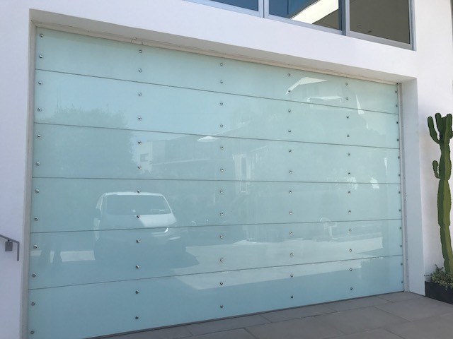 Hollywood Hills Custom Commercial Glass Roll Up Garage Doors Minimalistisch Los Angeles Von Royalty Gates - Roll Up Glass Garage Doors Hollywood Hills Custom Commercial Glass Roll Up Garage Doors Minimalistisch Los Angeles Von Royalty Gates - Roll Up Glass Garage Doors