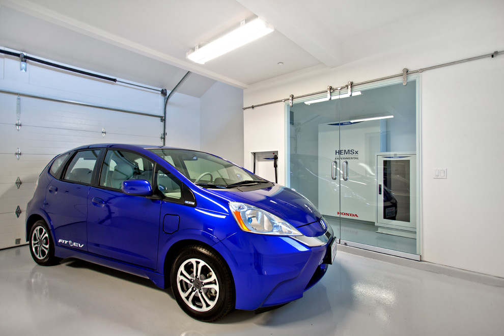 Idee per un grande garage per due auto connesso design con ufficio, studio o laboratorio