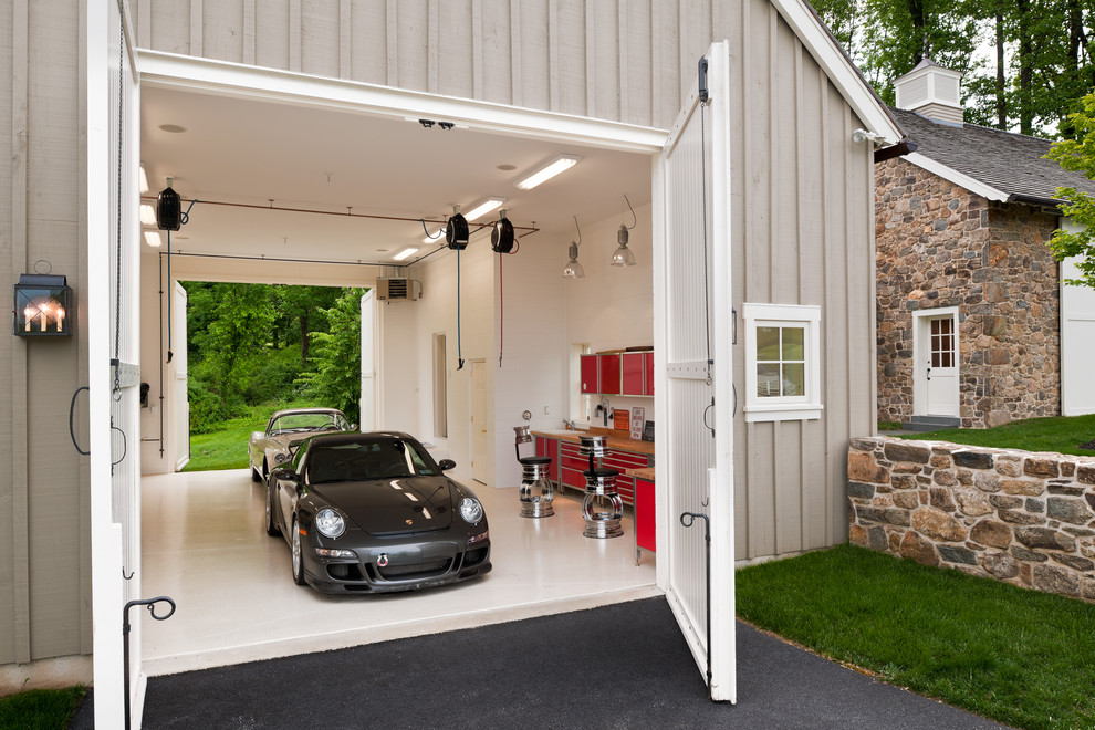 Idée de décoration pour un très grand garage champêtre.
