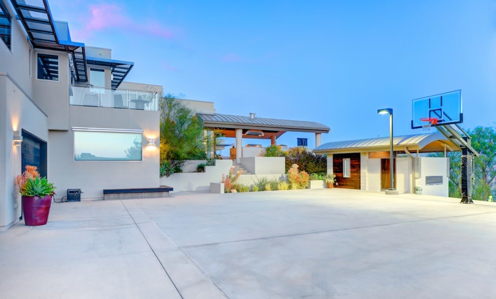 Inspiration for an expansive modern attached garage in Orange County.
