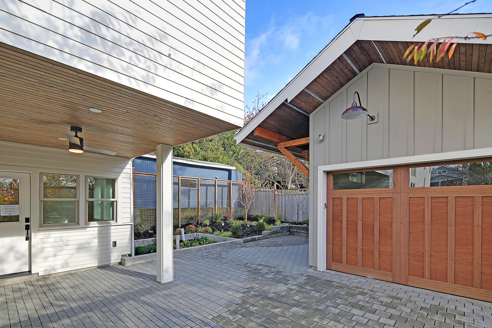 Photo of a modern garage in Seattle.