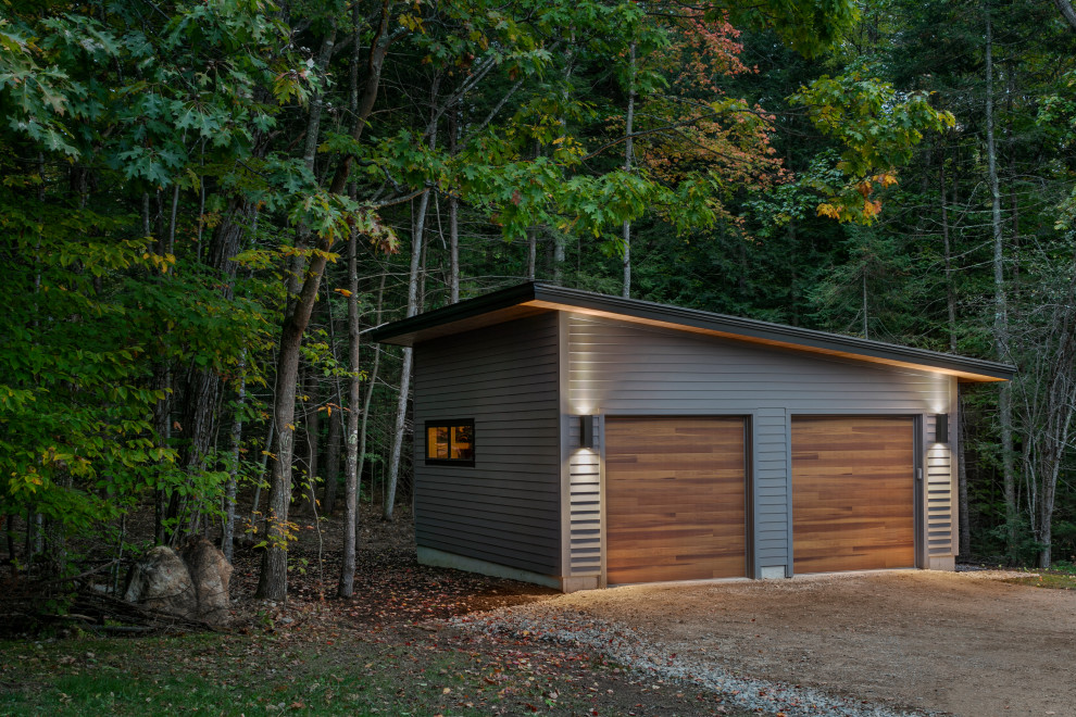 Exemple d'un garage pour deux voitures séparé rétro de taille moyenne.