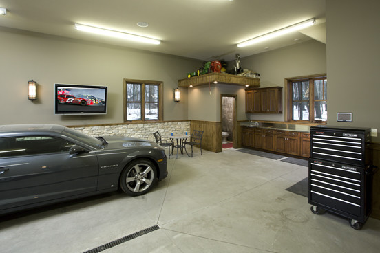 Idee per un grande garage per due auto indipendente classico con ufficio, studio o laboratorio