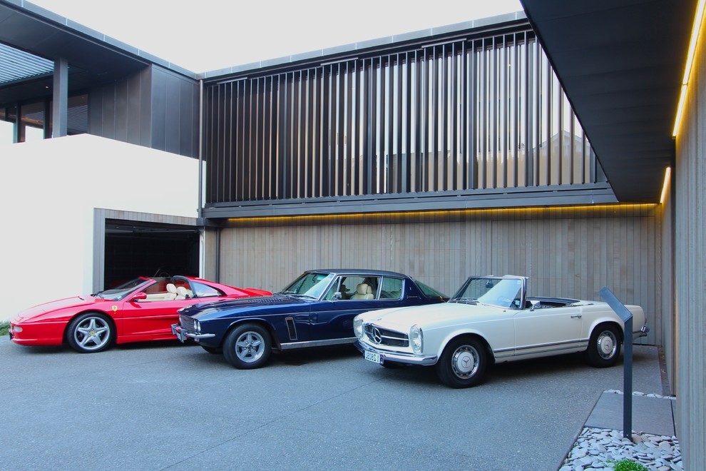 Идея дизайна: гараж в стиле модернизм для трех машин