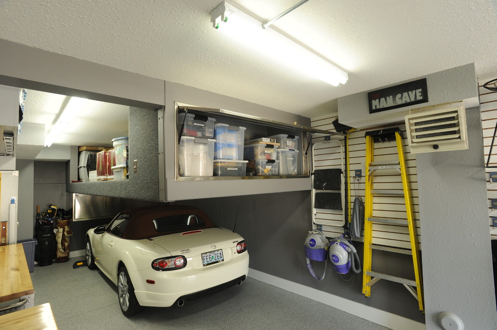 Exemple d'un grand garage pour une voiture moderne avec un bureau, studio ou atelier.