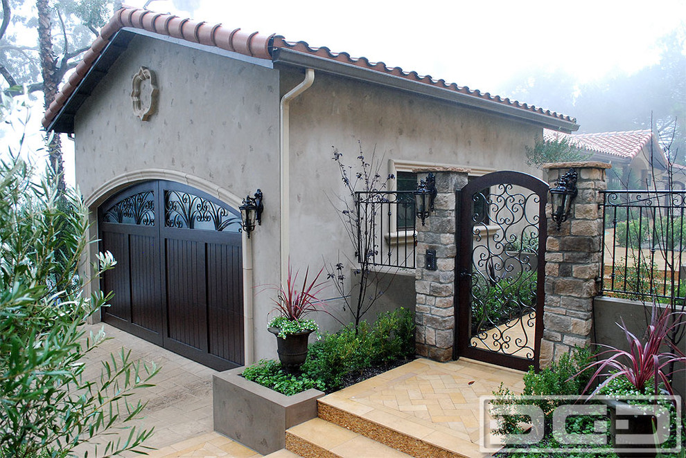 Garage - mid-sized mediterranean detached garage idea in Los Angeles