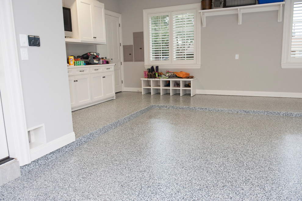 Midland, Texas Sealmasters blend Traditional Garage Dallas by