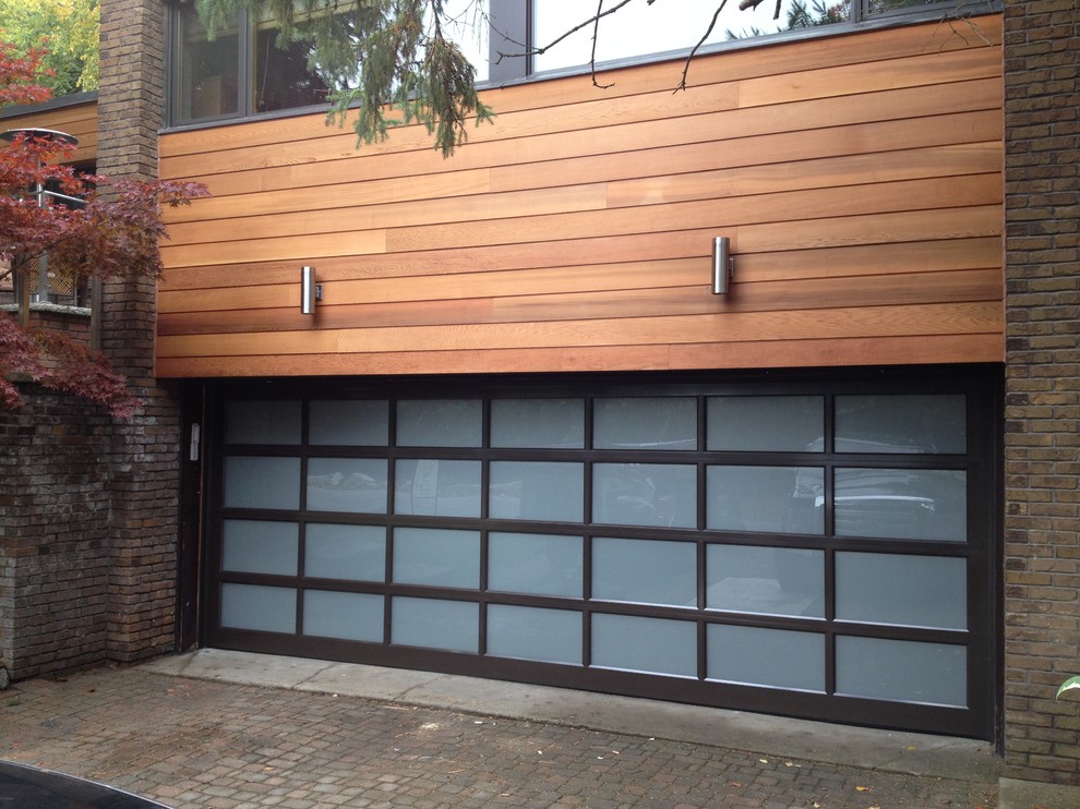 This is an example of a modern garage in Toronto.