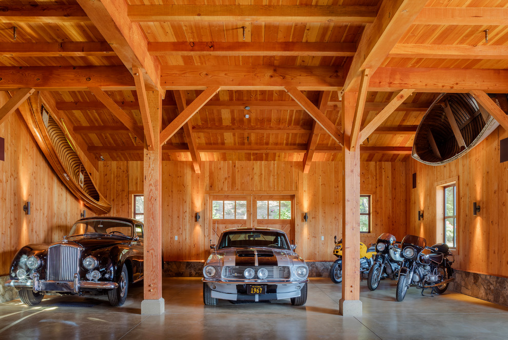 Foto på en rustik garage och förråd