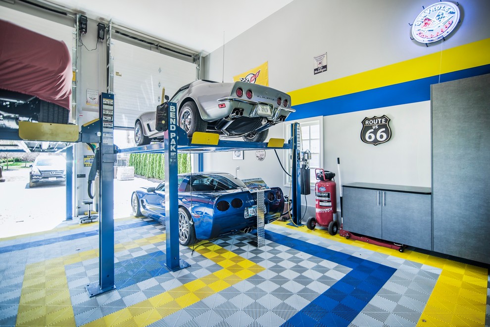 Esempio di garage e rimesse indipendenti moderni di medie dimensioni