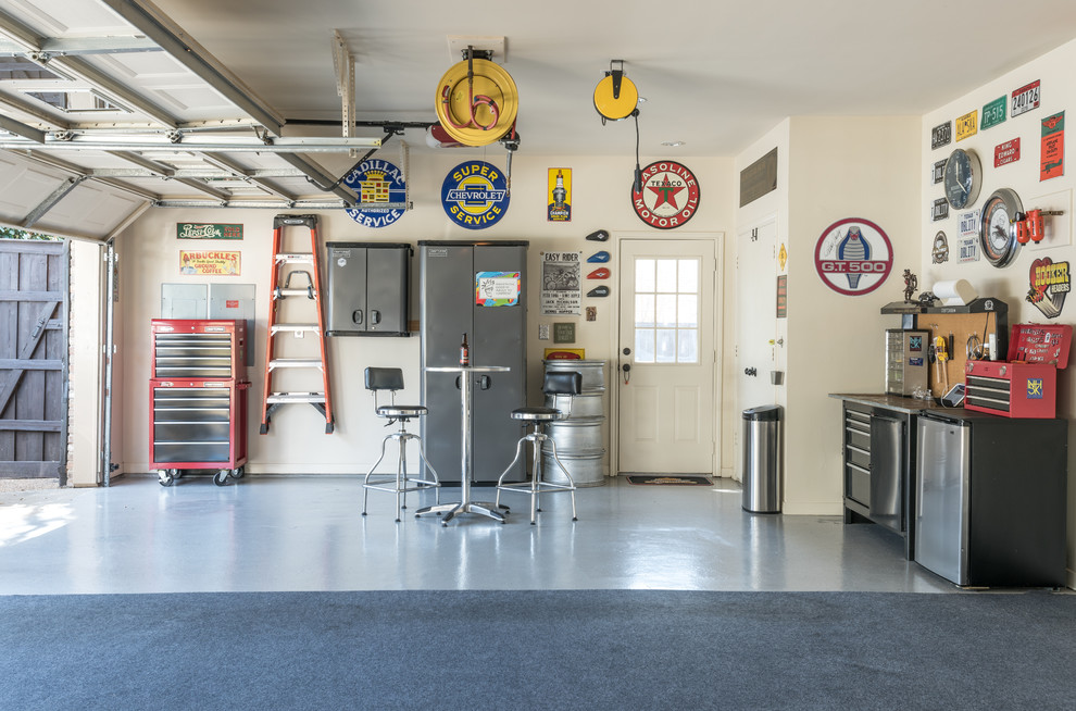 Inspiration for an industrial garage workshop remodel in Dallas