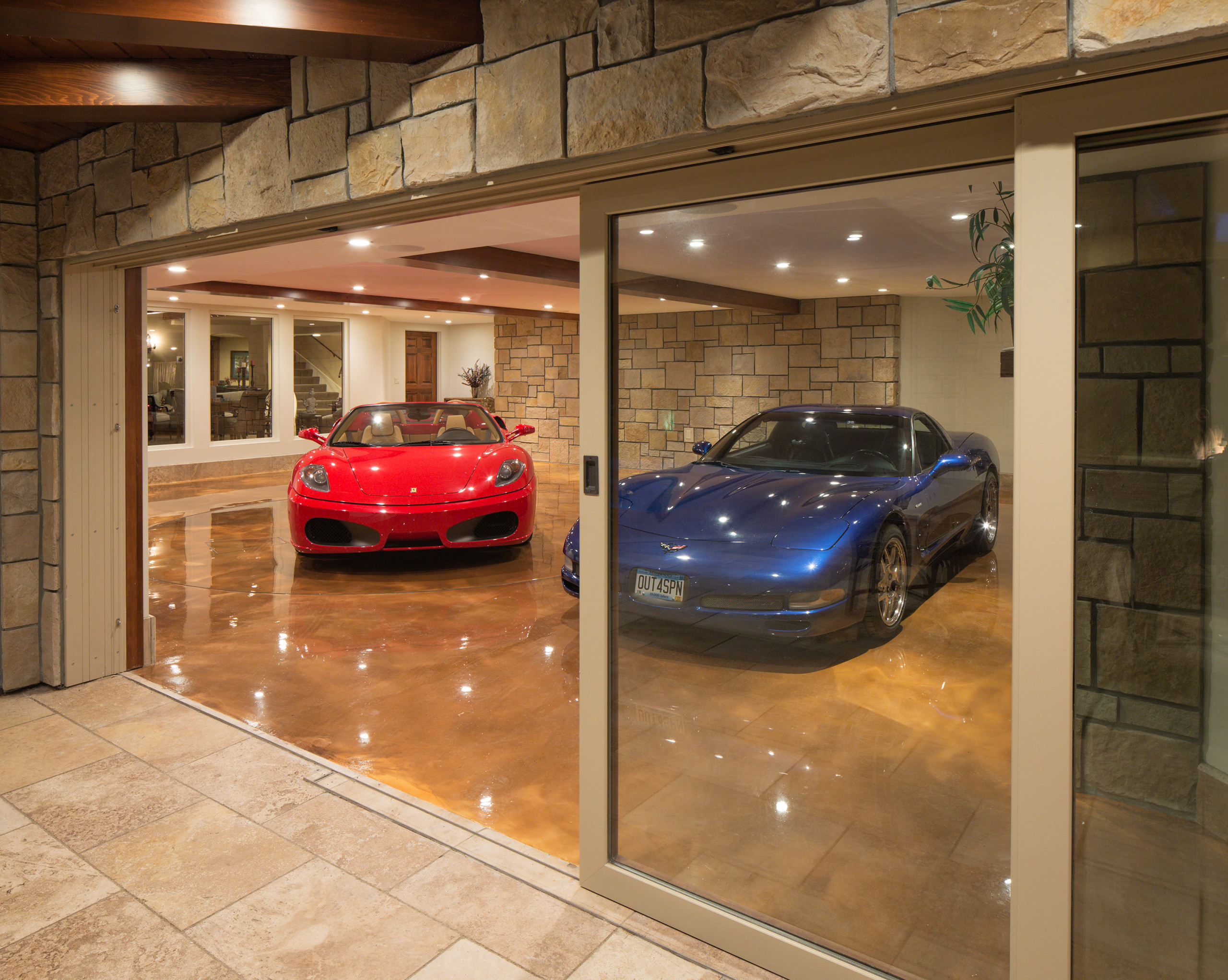 Showroom Garage - Photos & Ideas