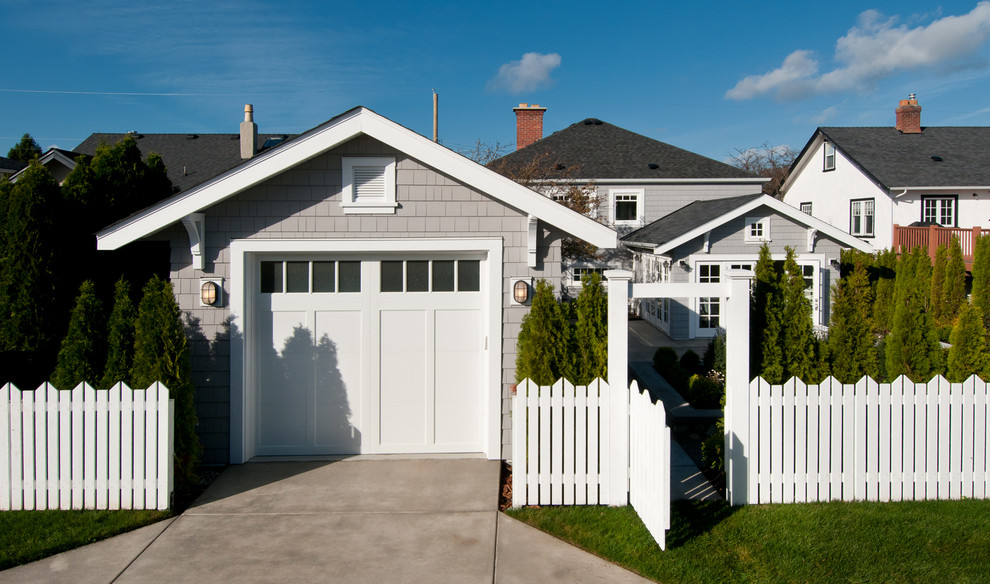 Medium sized classic detached single garage workshop in Vancouver.