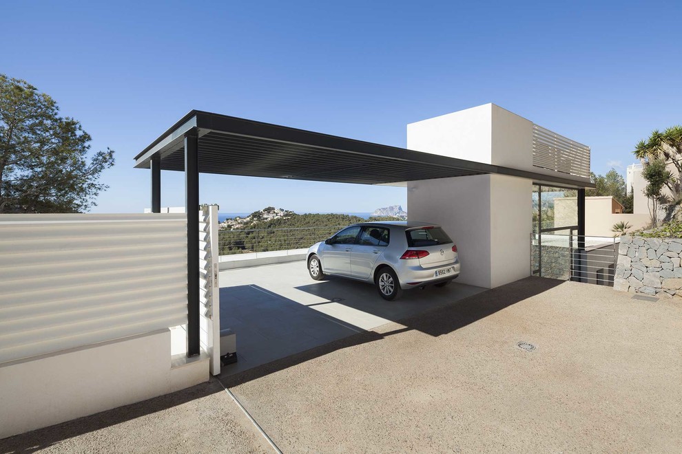 Cette photo montre un garage pour deux voitures attenant tendance de taille moyenne.