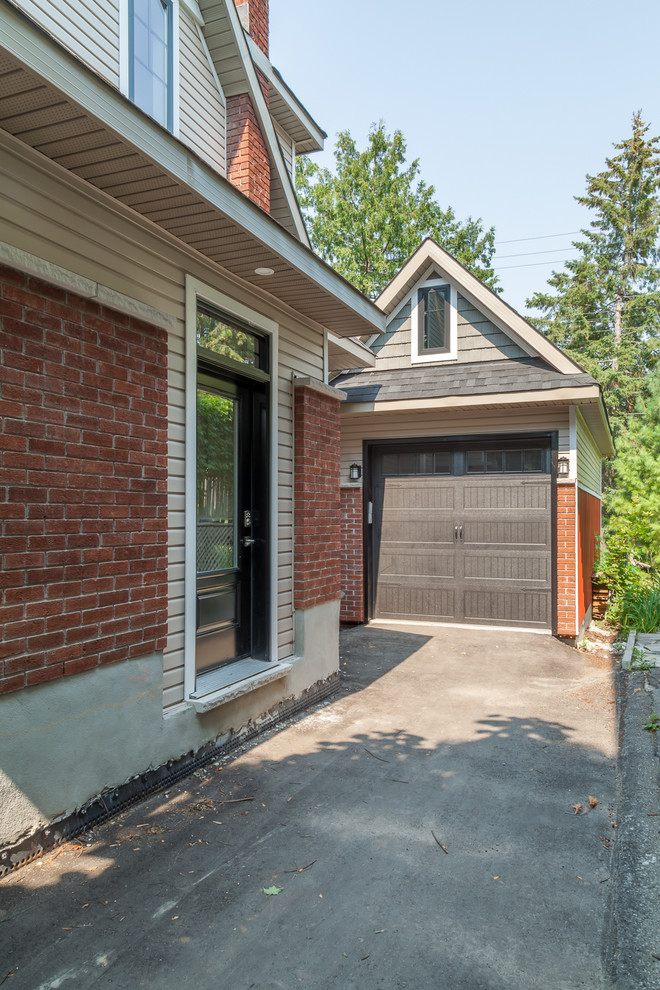 Design ideas for a small traditional detached single garage in Ottawa.