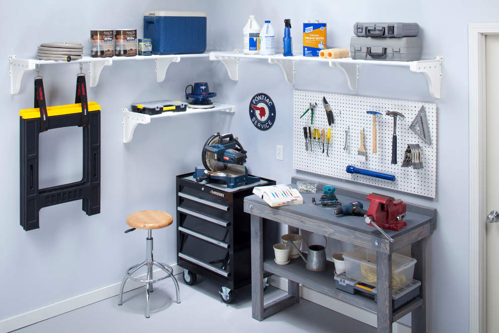 Immagine di garage e rimesse connessi tradizionali di medie dimensioni con ufficio, studio o laboratorio