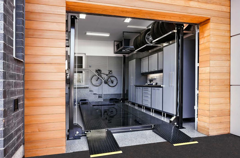 Exempel på en modern tillbyggd enbils garage och förråd