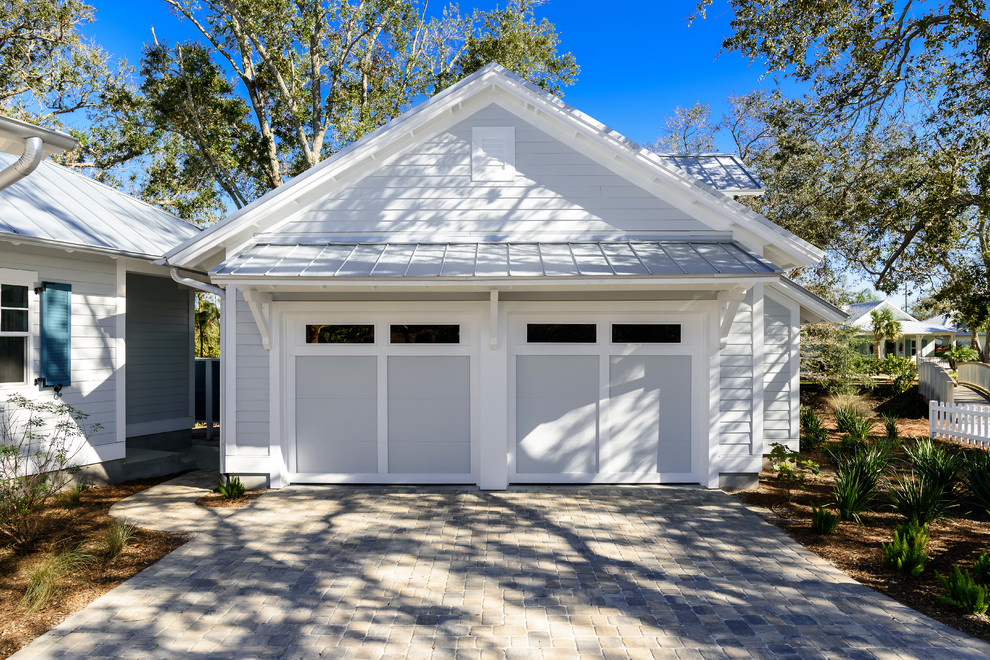 Esempio di un garage per due auto indipendente stile marinaro di medie dimensioni