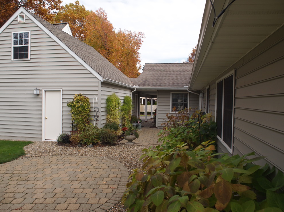 Pikes Studio/Garage - Midcentury - Garage - Cleveland - by William J ...