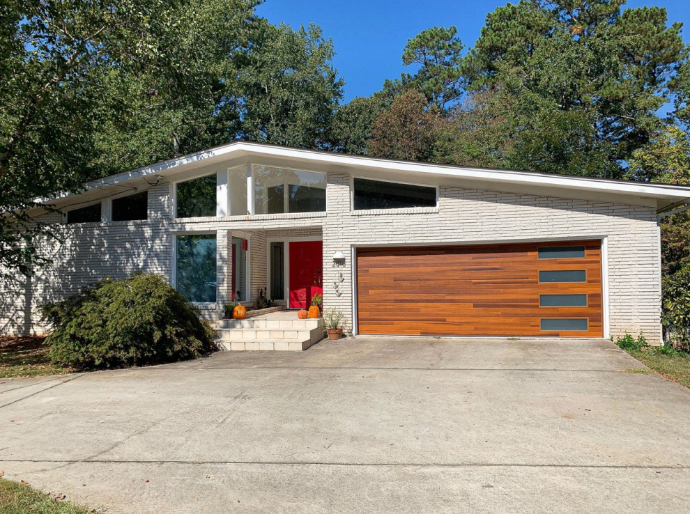 Planks Cedar Midcentury Garage Atlanta by C.H.I. Overhead