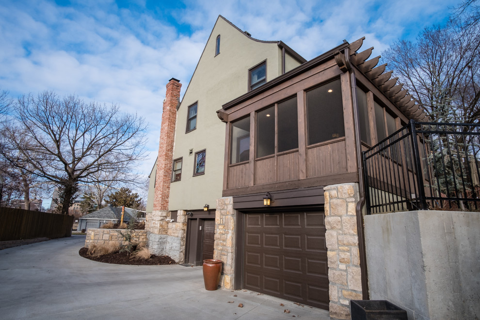 Plaza Garage, Driveway & Patio Craftsman Garage Kansas City by