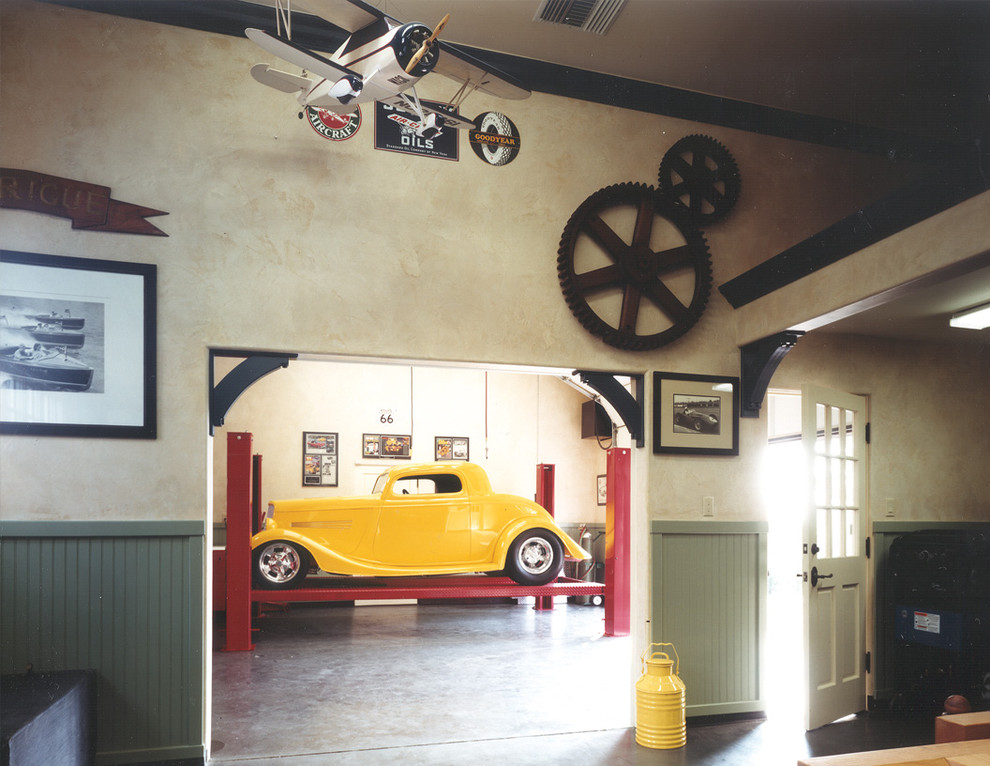 Свежая идея для дизайна: гараж в классическом стиле - отличное фото интерьера