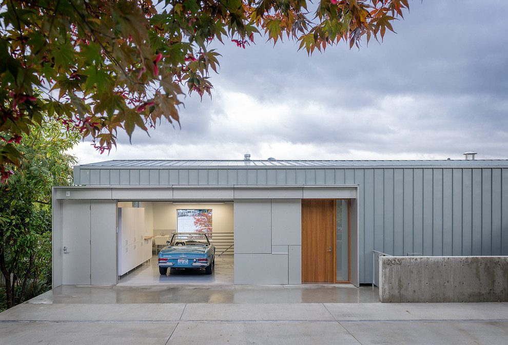 Foto di un garage per un'auto connesso minimalista