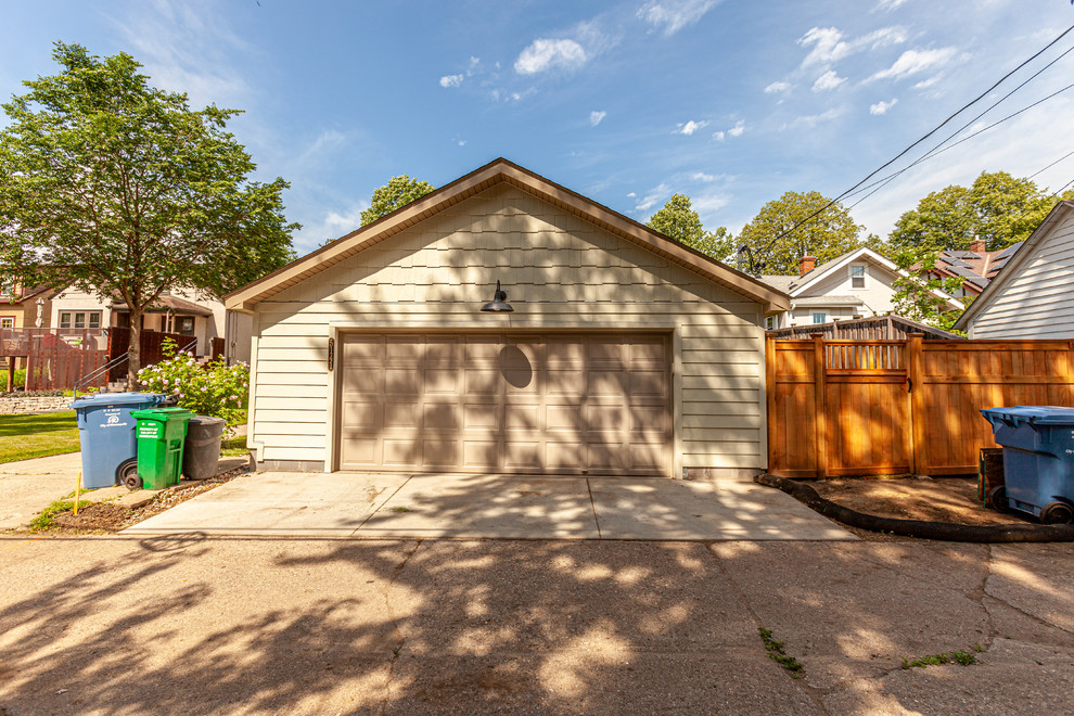 Freistehende Klassische Garage in Minneapolis