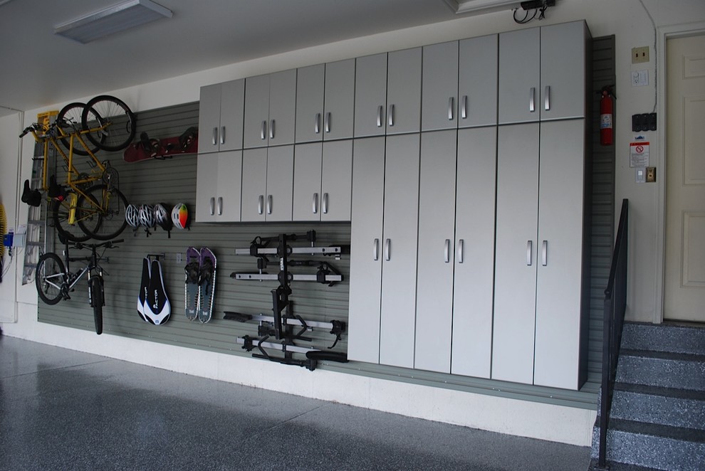 Large trendy garage photo in Salt Lake City