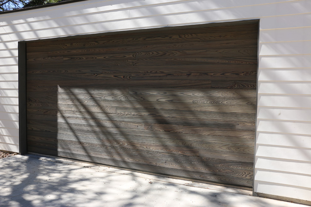 Réalisation d'un grand garage séparé minimaliste.