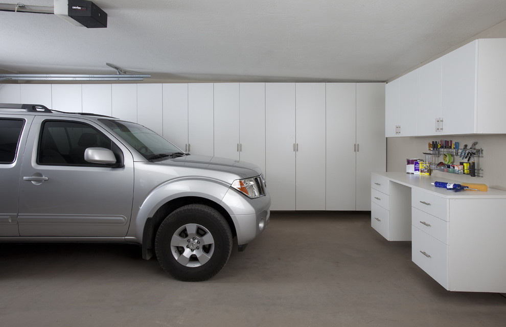 Идея дизайна: гараж в современном стиле для одной машины